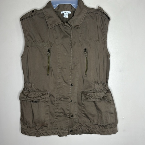 BAR lll | Green Sleeveless Cargo Vest | Military Style Top | Outdoors Activity - Picture 12 of 12
